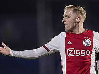 Donny van de Beek completes Ma...